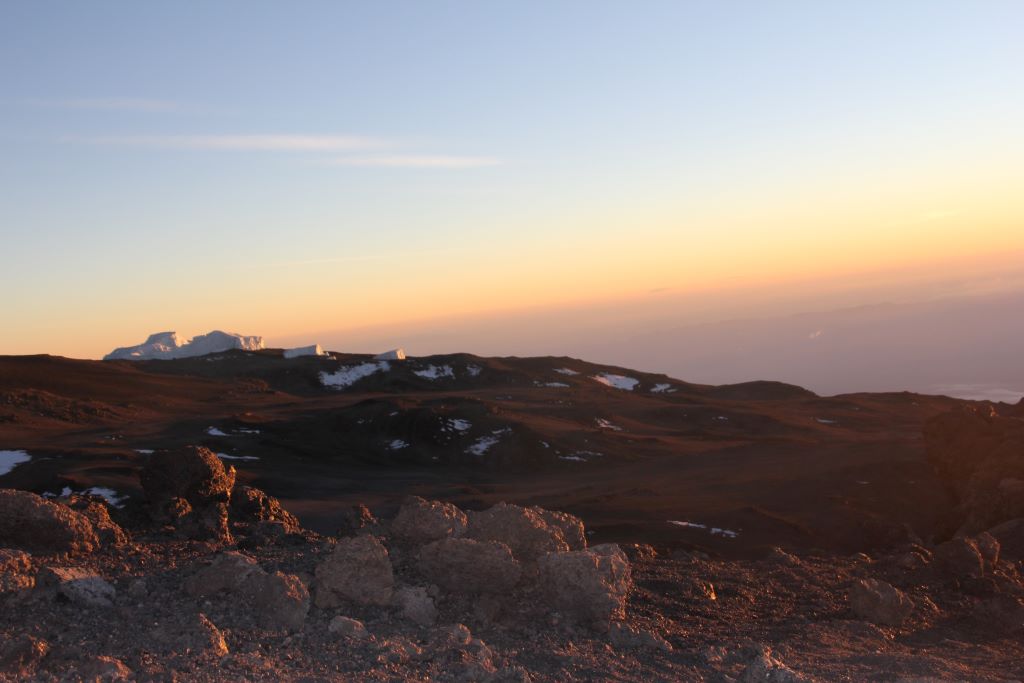 Sonnenaufgang am Kilimanjaro Mountain in Tansania