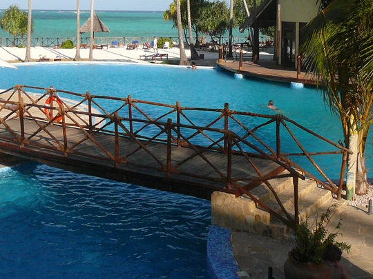 Pool, Meerblick, Brücke